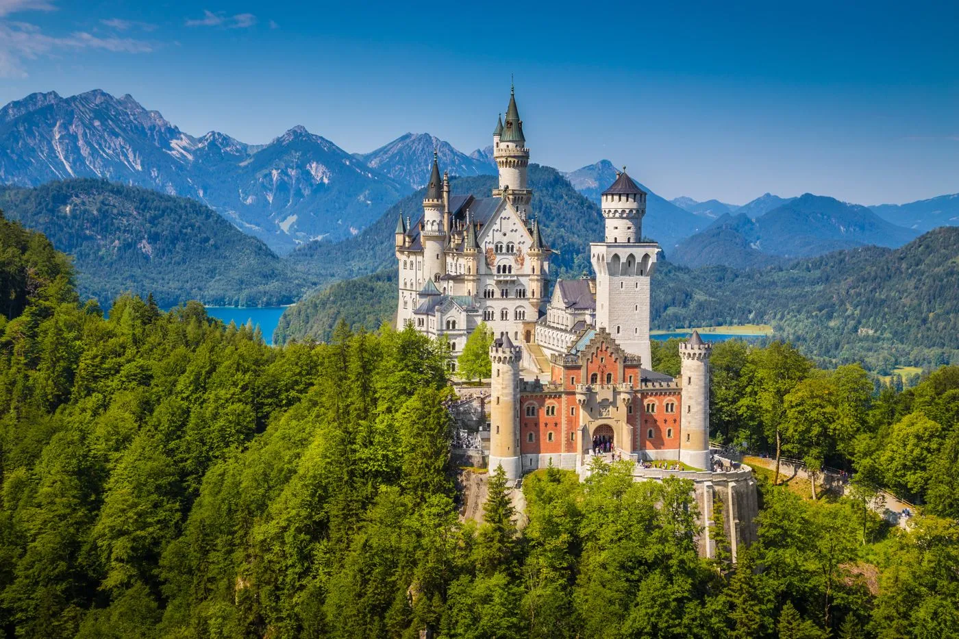 Deutschland: Schloss in den bayerischen Alpen